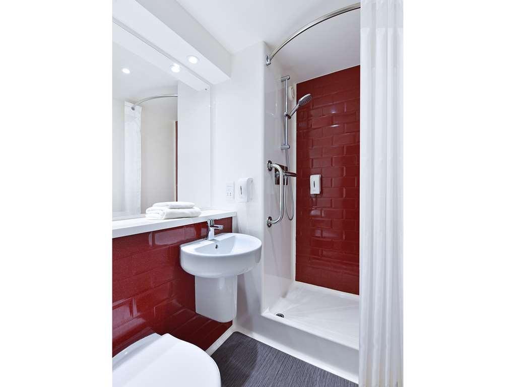 Travelodge Northwich Lostock Gralam Room photo