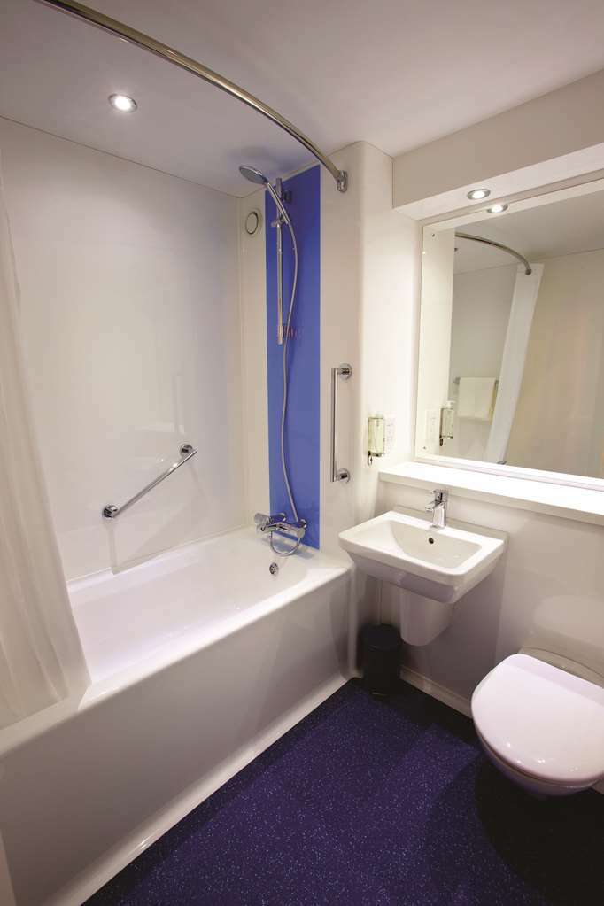 Travelodge Northwich Lostock Gralam Room photo